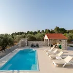 Vila Barbara - Olive Paradise, With Chlorine-free Pool *