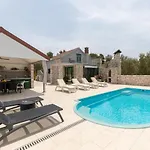 Barbara - Olive Paradise, With Chlorine-free Pool *