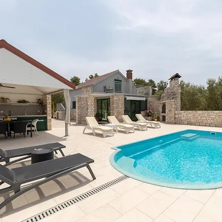 Barbara - Olive Paradise, With Chlorine-free Pool *