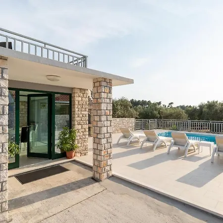 Barbara - Olive Paradise, With Chlorine-free Pool Villa