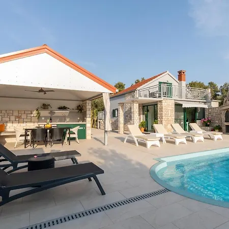 Barbara - Olive Paradise, With Chlorine-free Pool Villa