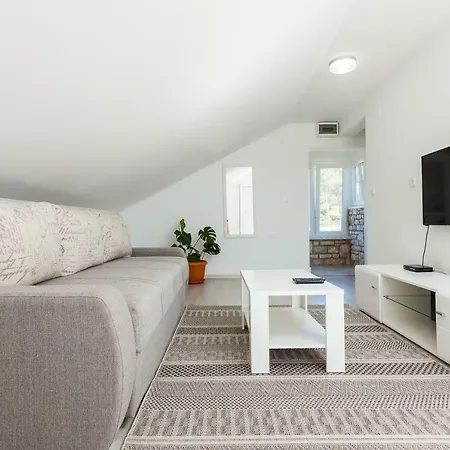 Barbara - Olive Paradise, With Chlorine-free Pool