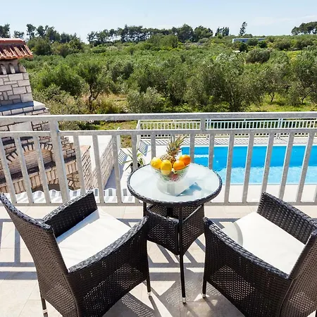 Villa Barbara - Olive Paradise, With Chlorine-free Pool