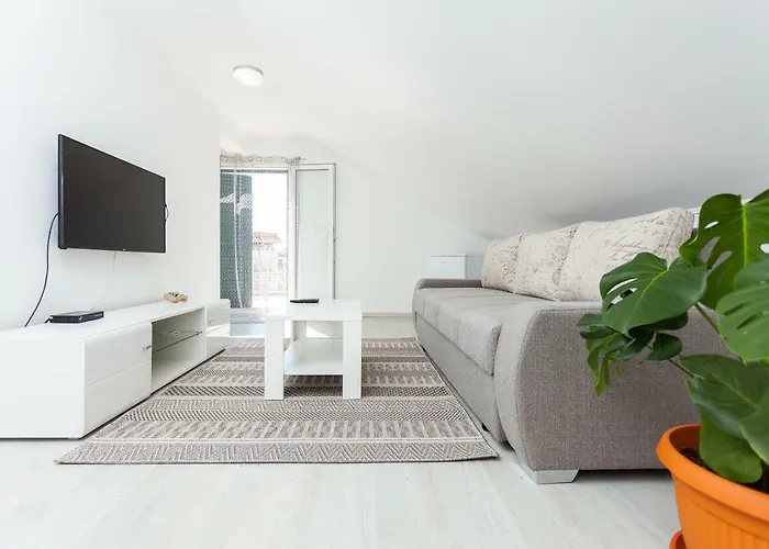 Barbara - Olive Paradise, With Chlorine-free Pool * 尼亚卢卡